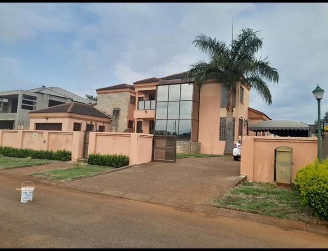 5 BEDROOM HOUSE FOR SALE IN RUSTIC ESTATE